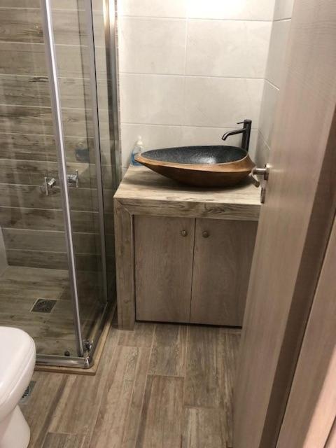 Apartment μία γκαρσονιέρα με γούστο για επισκέπτες με άποψη *