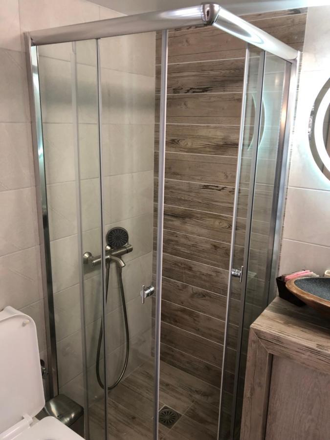 Apartment μία γκαρσονιέρα με γούστο για επισκέπτες με άποψη *